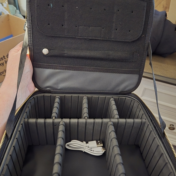 LED Lighted Makeup Mirror - Picture 3 of 4